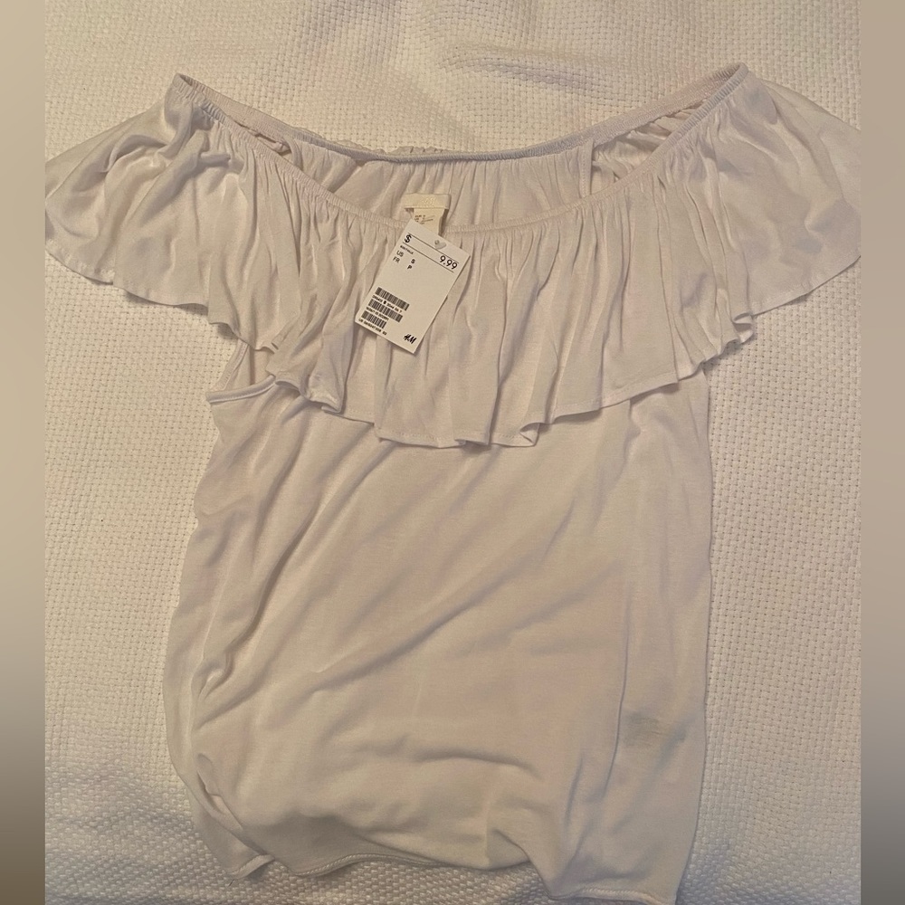 Off the shoulder h&m white top super cute
